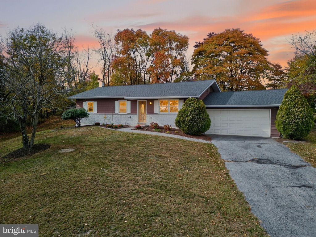 Photo of 7340 W Hillcrest Lane, SLATINGTON, PA 18080 (MLS # PALH2013806)