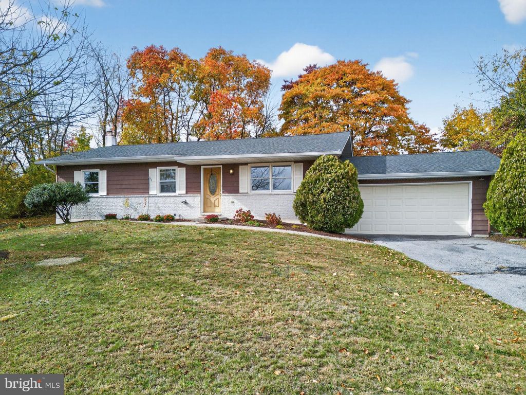 Photo of 7340 W Hillcrest Lane, SLATINGTON, PA 18080 (MLS # PALH2013806)