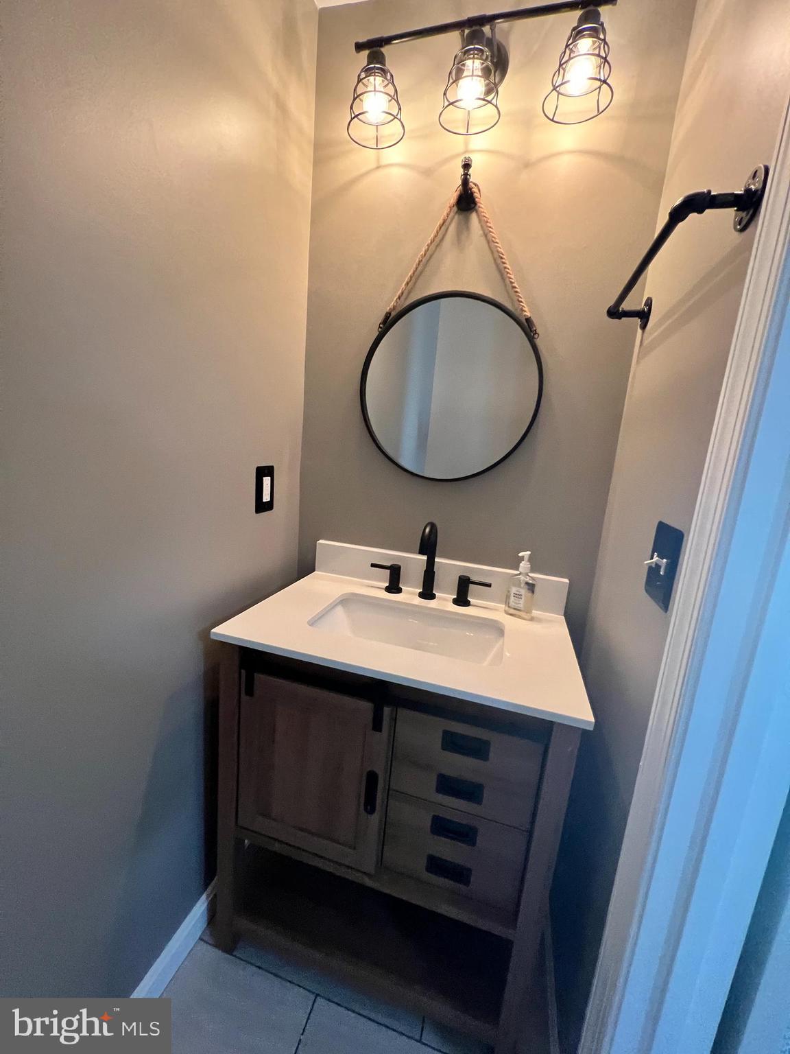 TRIANGLE HIGHLANDS CONDO - Residential Lease