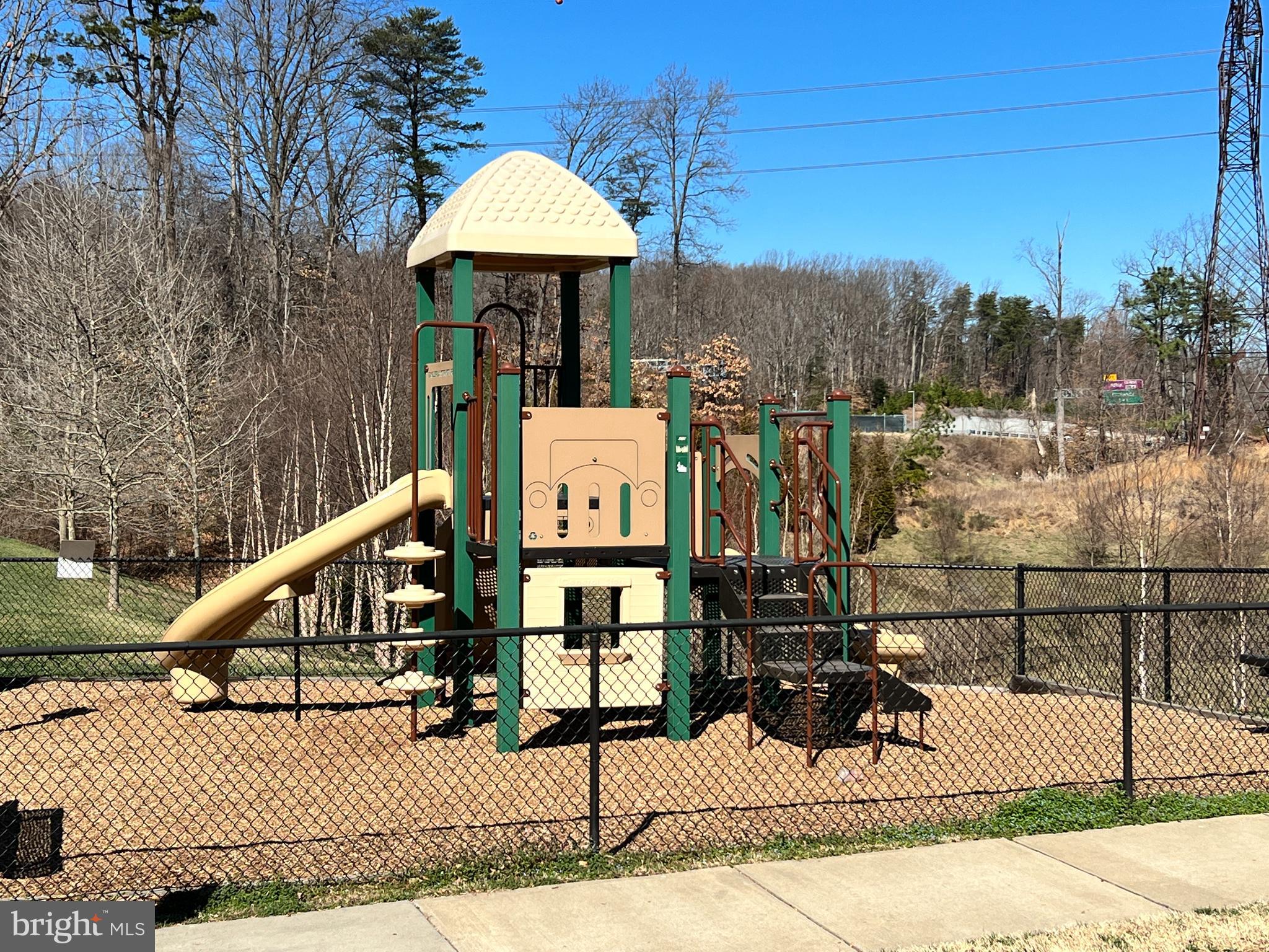 TRIANGLE HIGHLANDS CONDO - Residential Lease