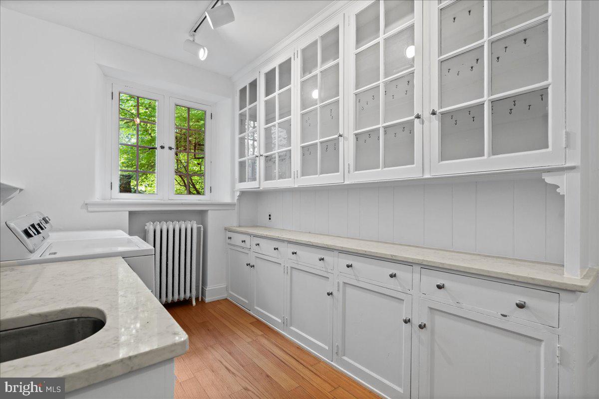 CHESTNUT HILL - Residential