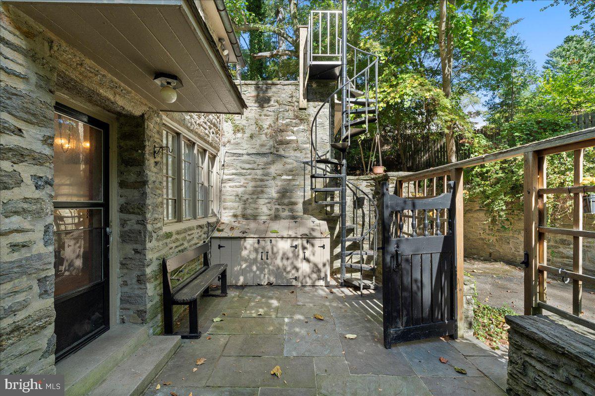 CHESTNUT HILL - Residential