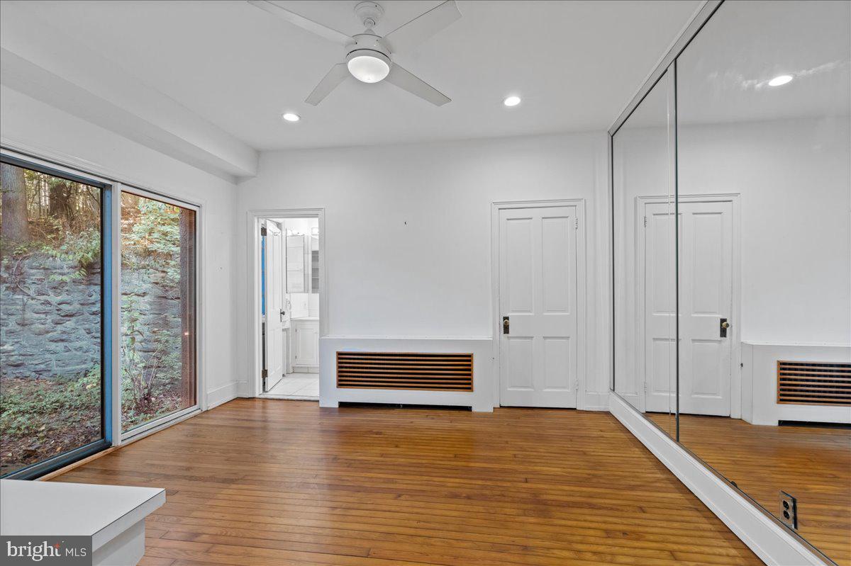 CHESTNUT HILL - Residential