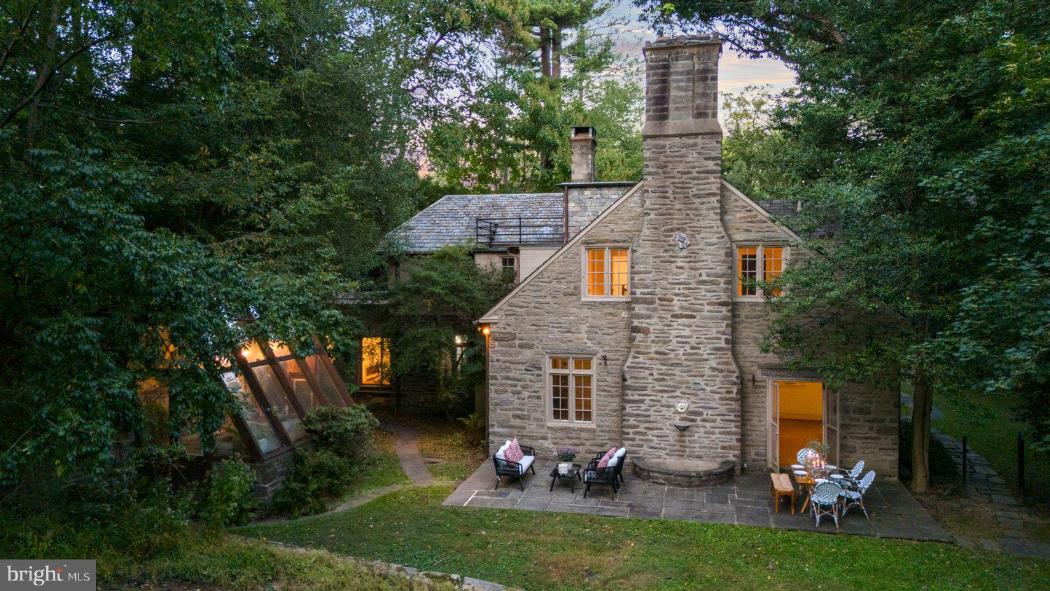 CHESTNUT HILL - Residential