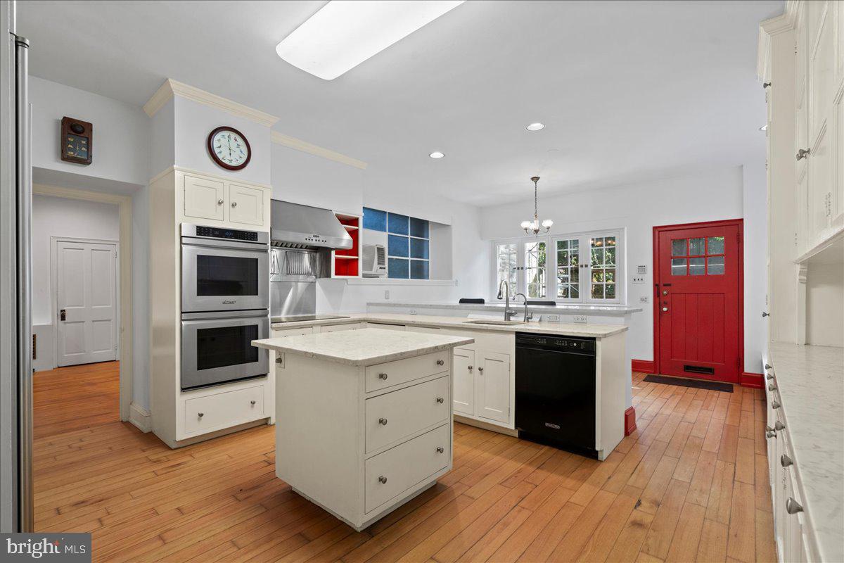 CHESTNUT HILL - Residential