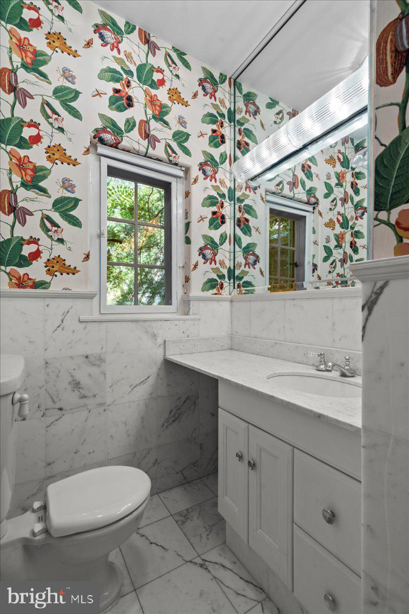 CHESTNUT HILL - Residential