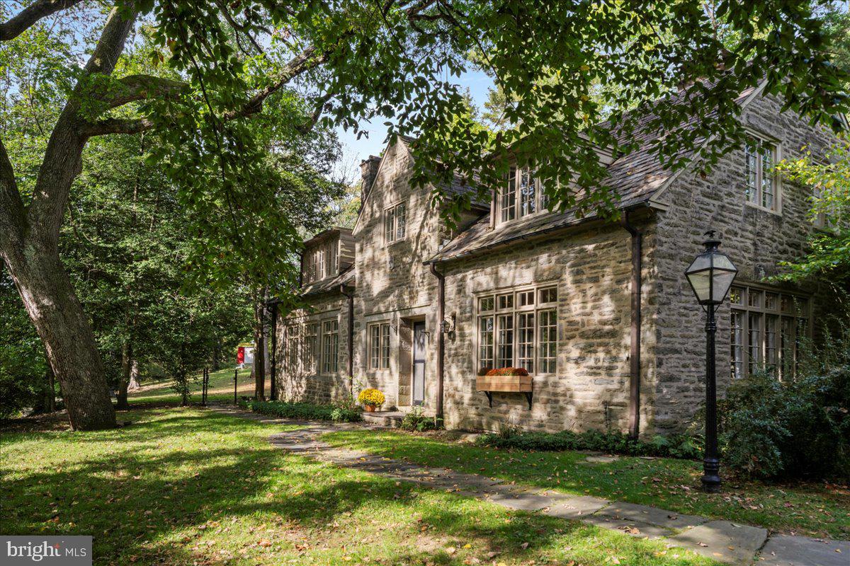 CHESTNUT HILL - Residential