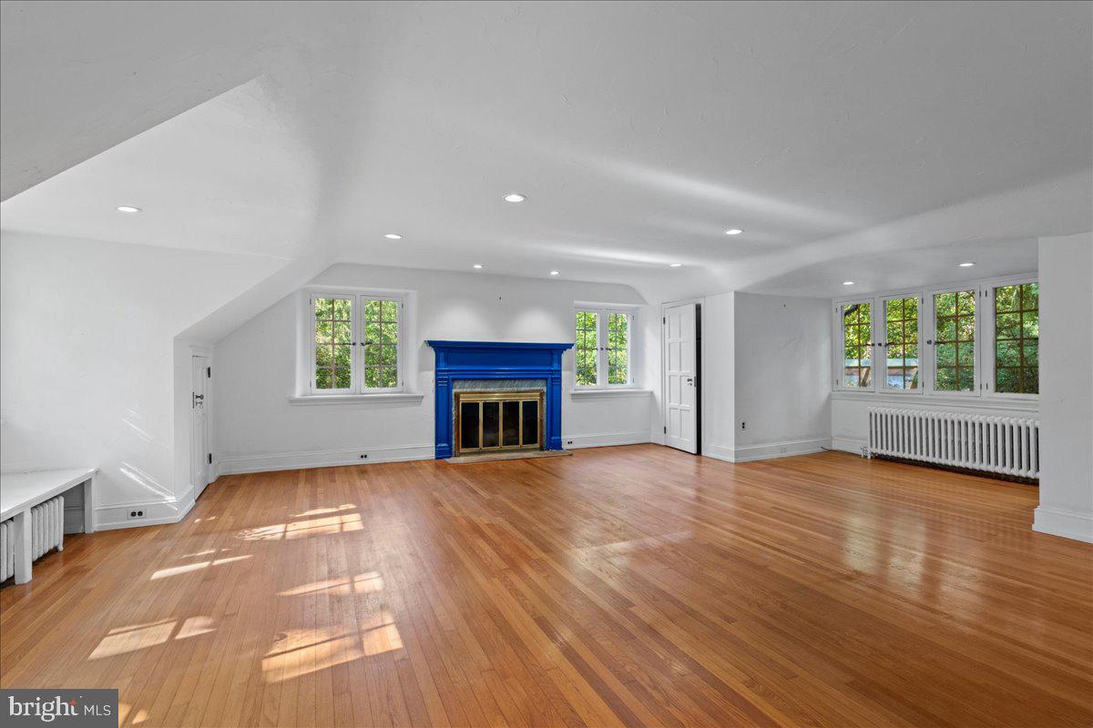 CHESTNUT HILL - Residential