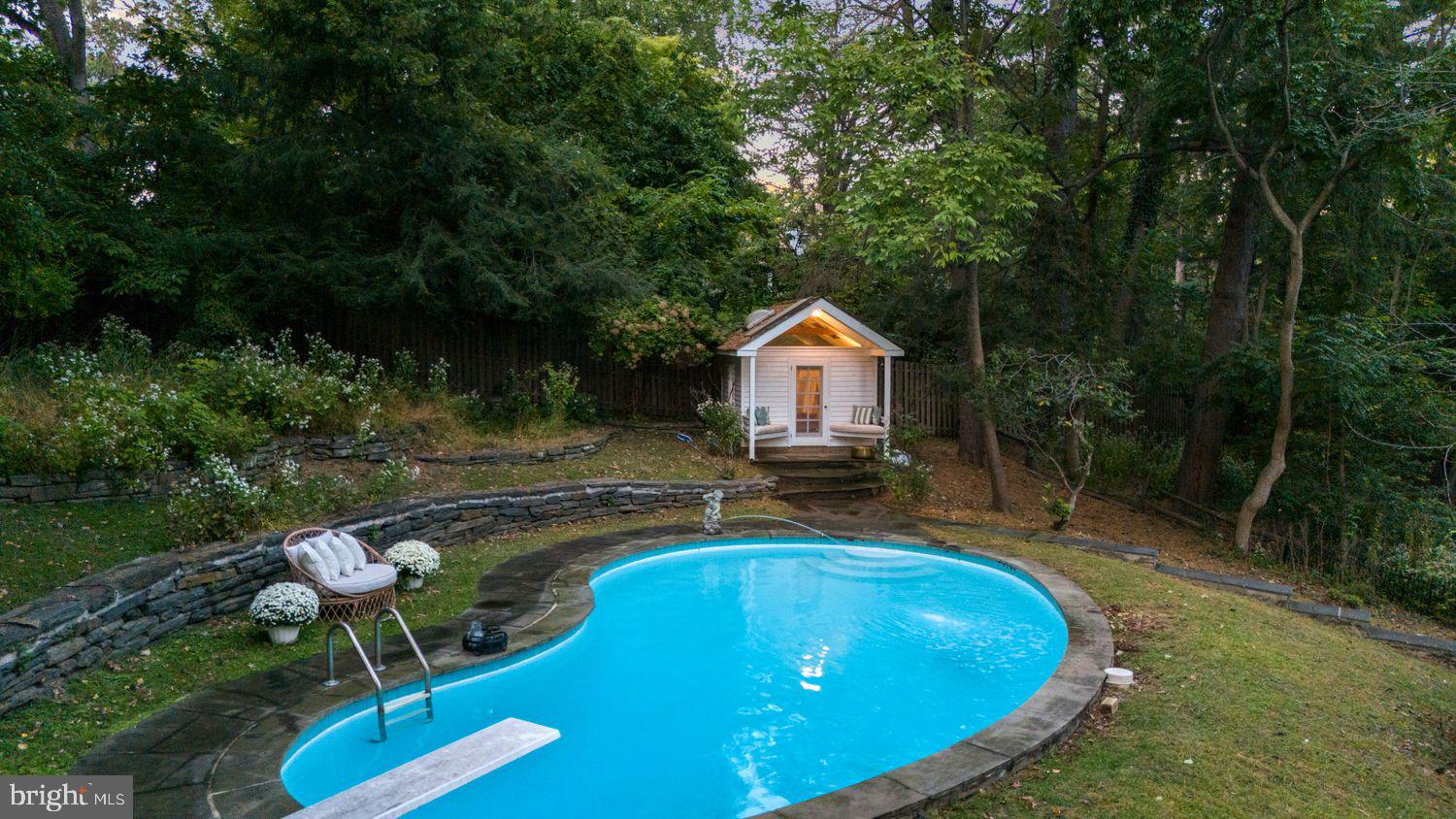 CHESTNUT HILL - Residential