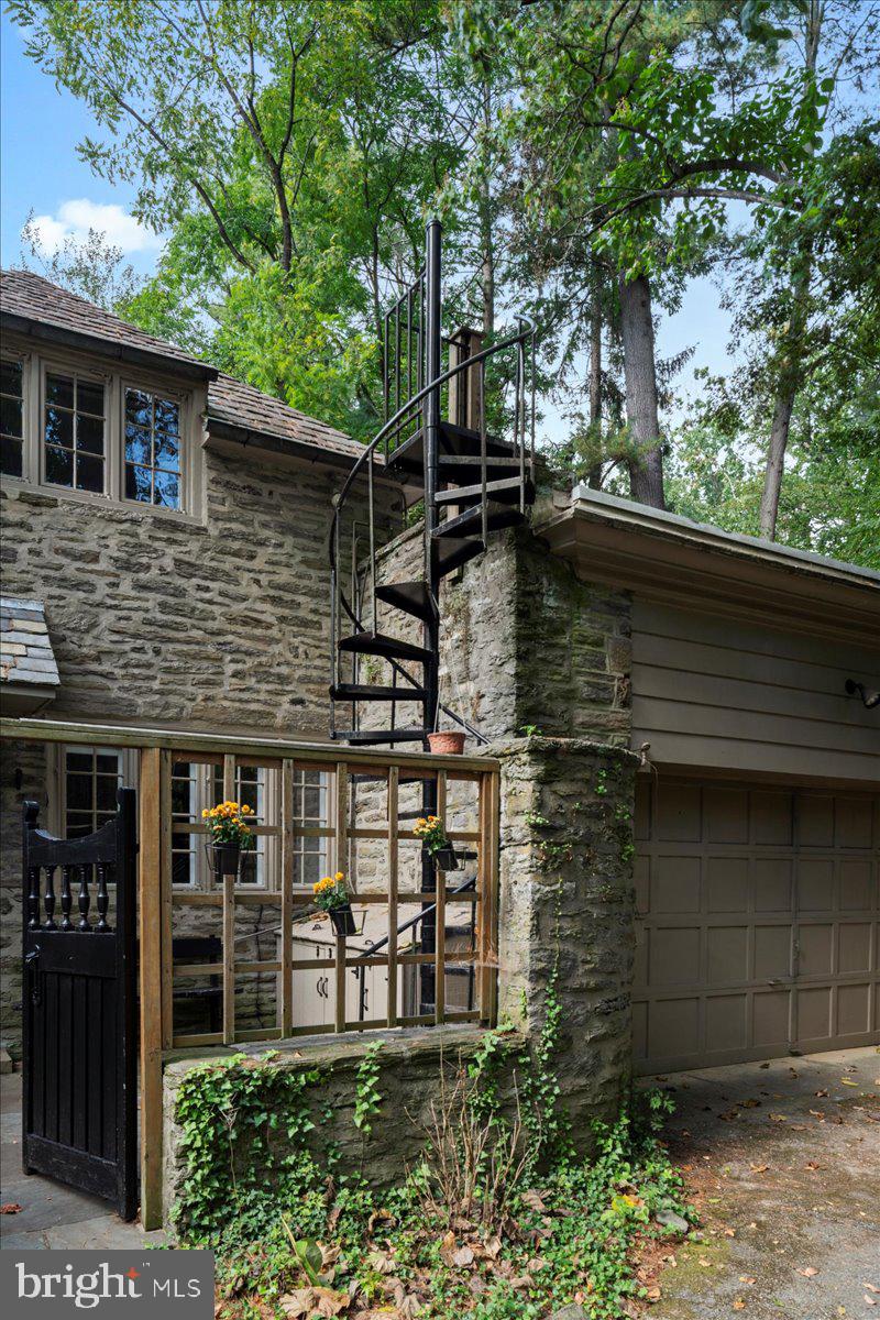 CHESTNUT HILL - Residential