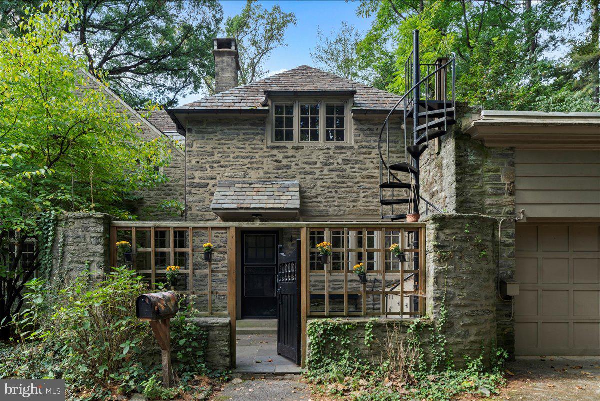 CHESTNUT HILL - Residential