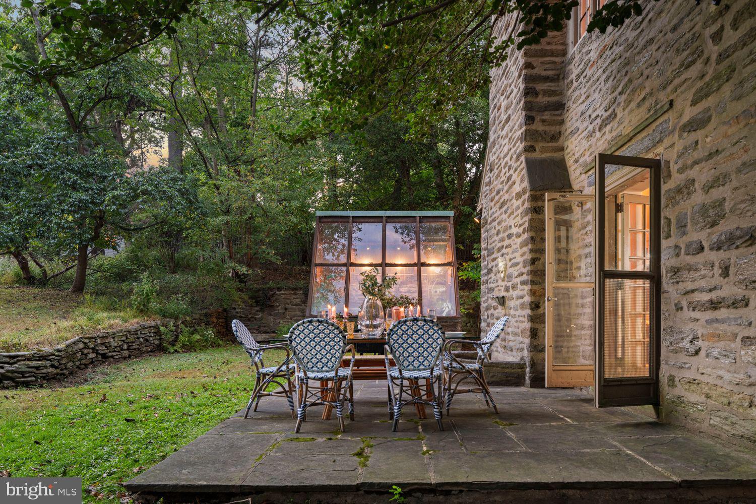 CHESTNUT HILL - Residential