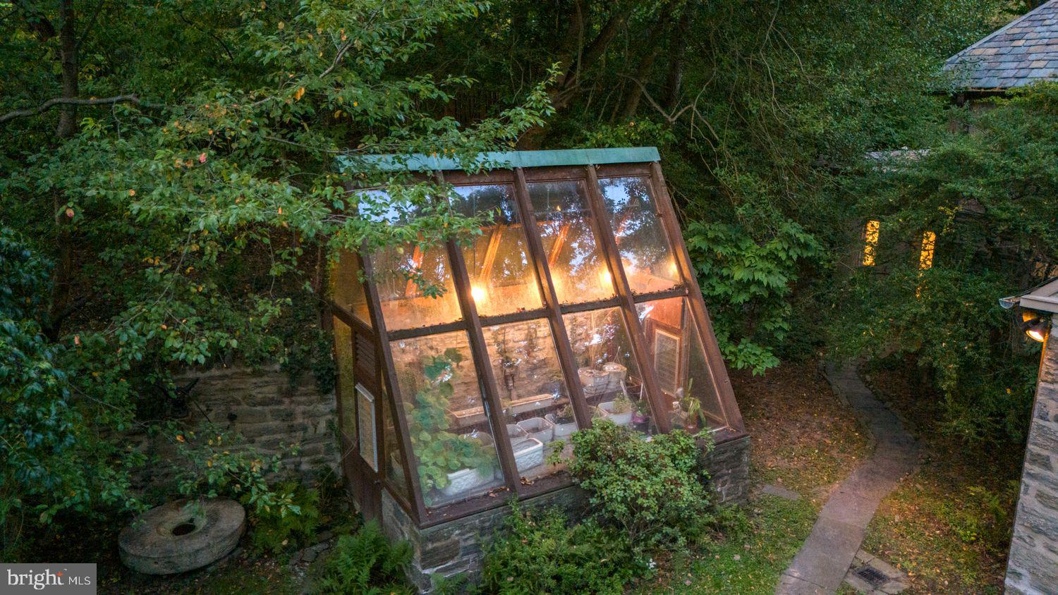 CHESTNUT HILL - Residential