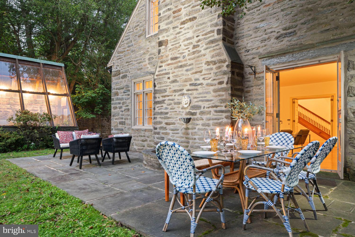 CHESTNUT HILL - Residential