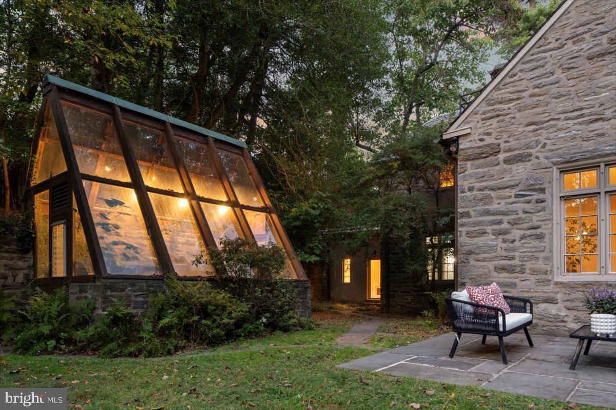 CHESTNUT HILL - Residential