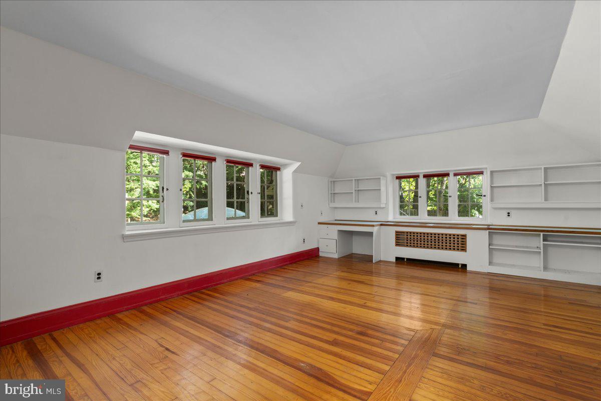 CHESTNUT HILL - Residential