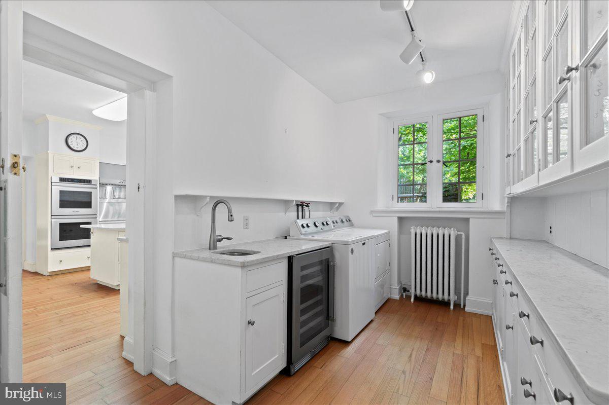 CHESTNUT HILL - Residential