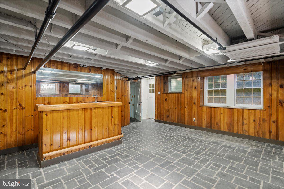 CHESTNUT HILL - Residential