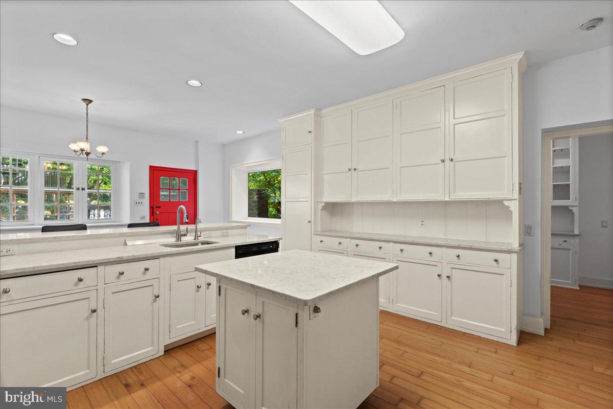 CHESTNUT HILL - Residential