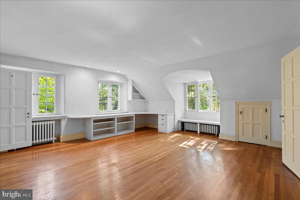 CHESTNUT HILL - Residential