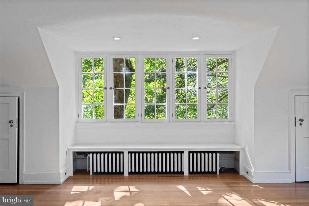 CHESTNUT HILL - Residential