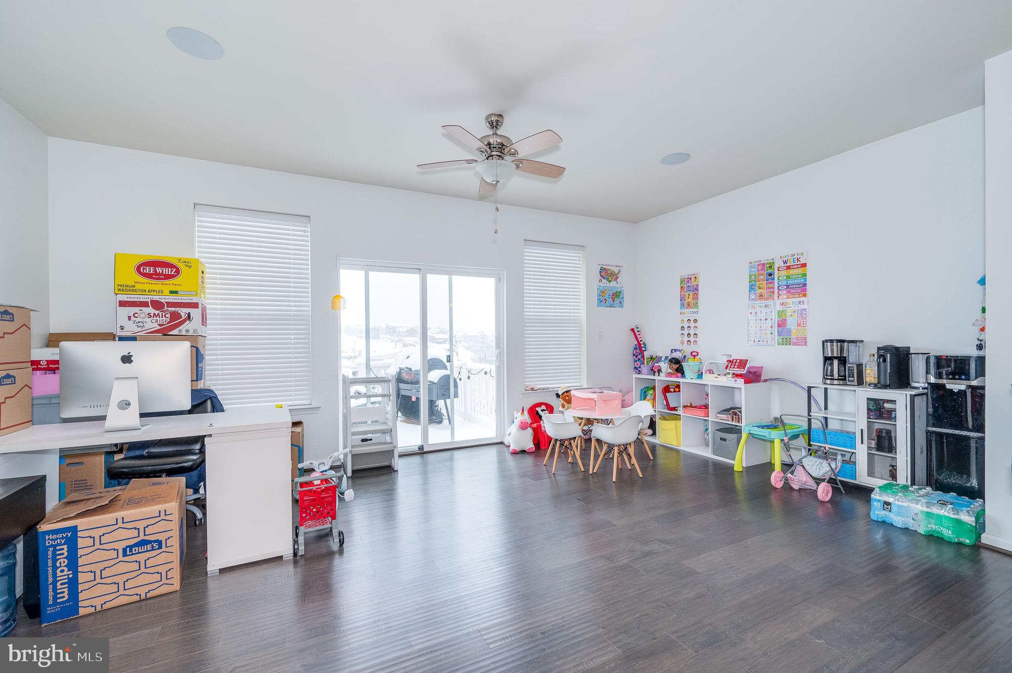 RIVERSIDE VILLAGES - Residential