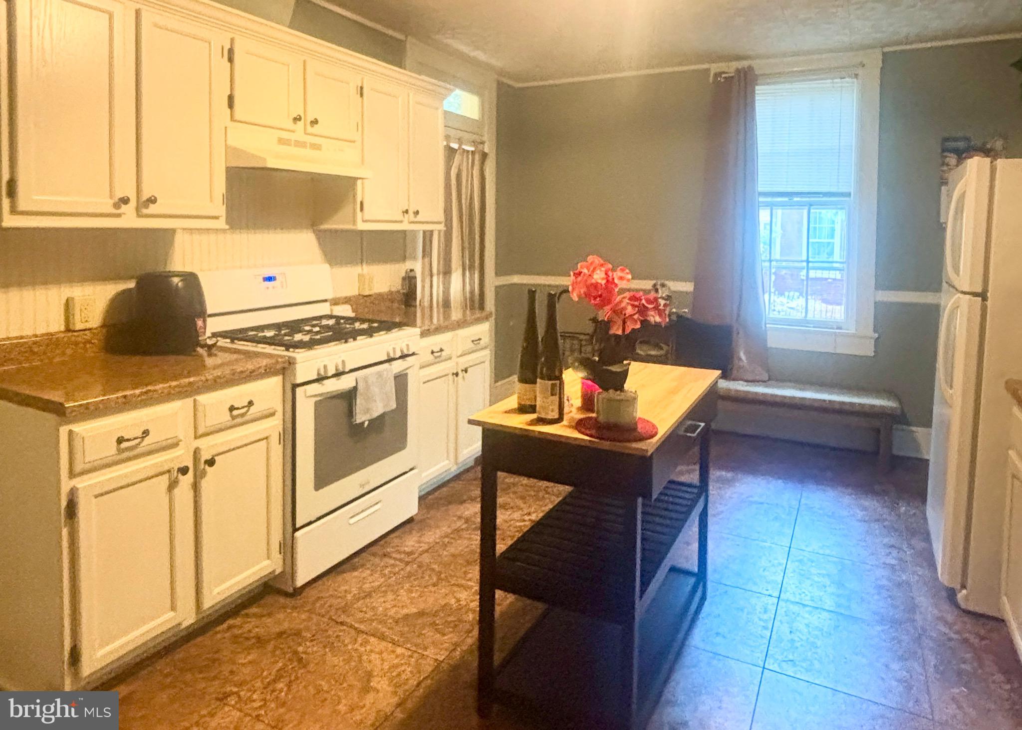 CHESTNUT HILL - Residential Income
