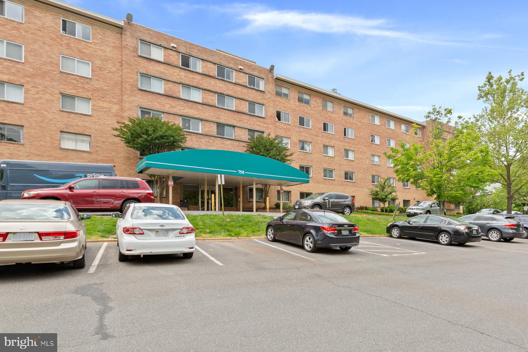 COLUMBIA KNOLL - Residential