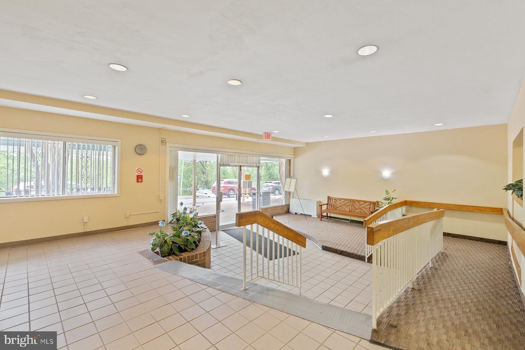 COLUMBIA KNOLL - Residential