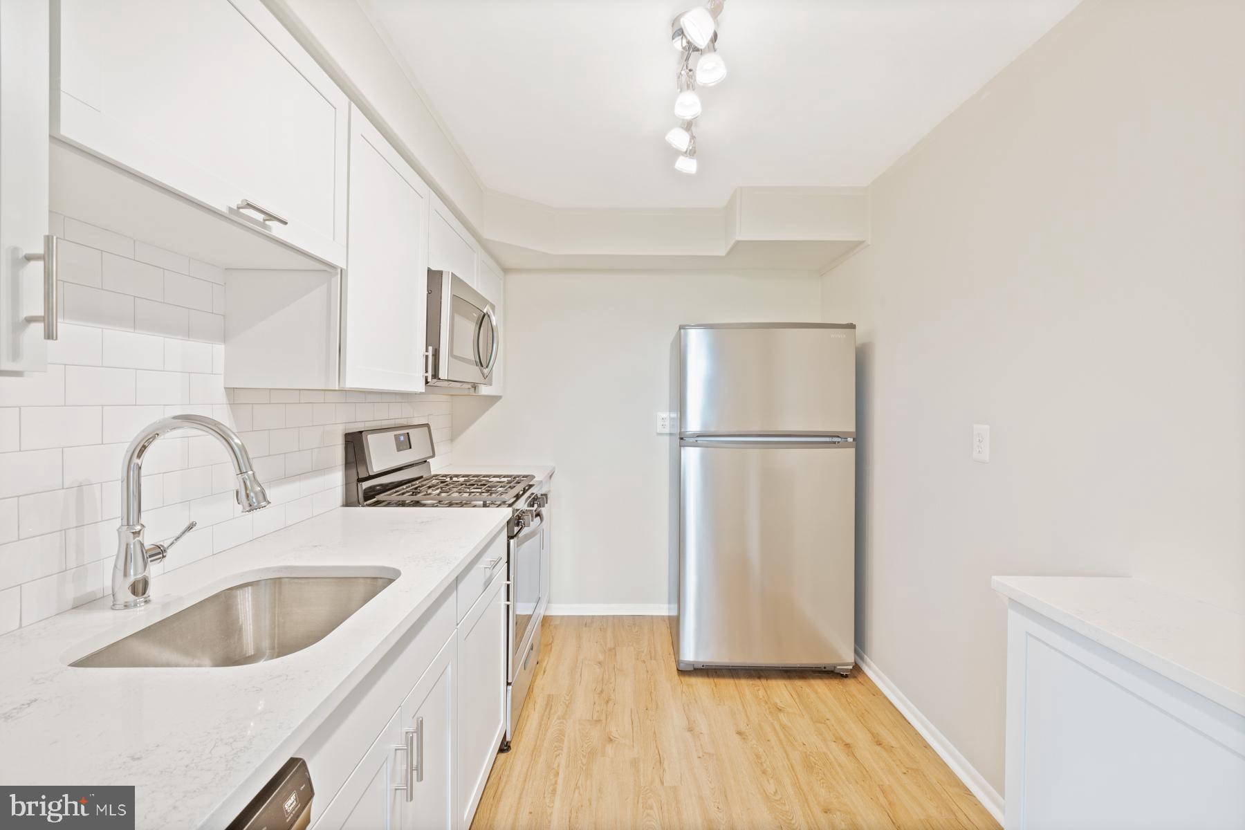 COLUMBIA KNOLL - Residential