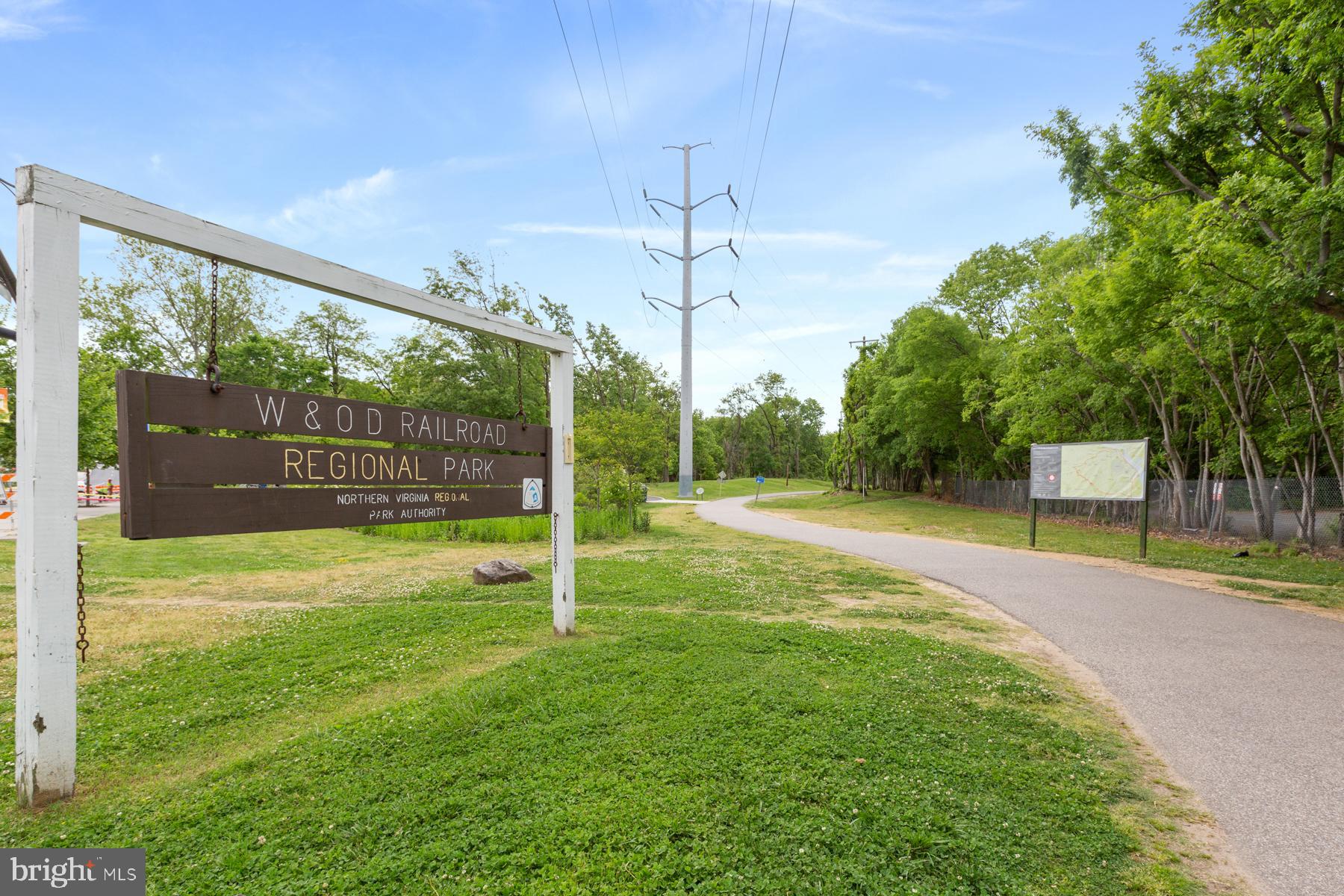 COLUMBIA KNOLL - Residential