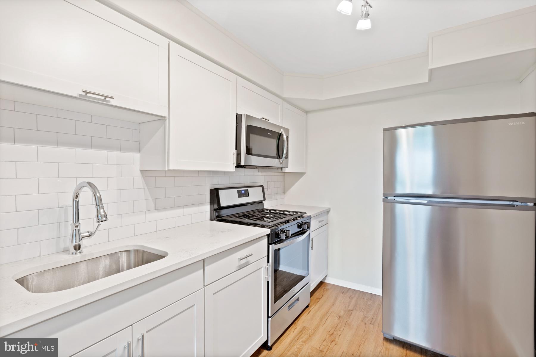 COLUMBIA KNOLL - Residential