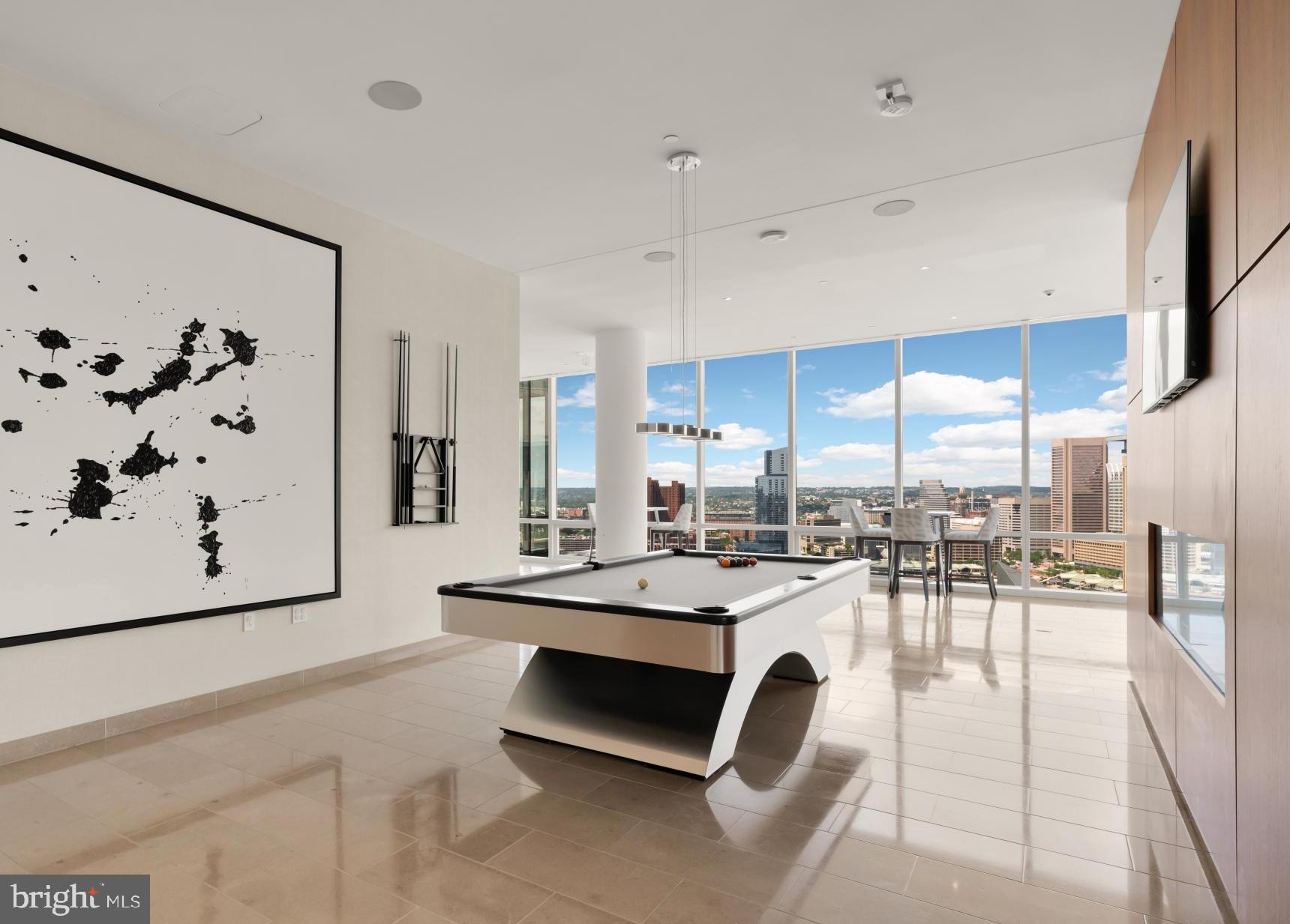 FOUR SEASONS PRIVATE RESIDENCES - Residential