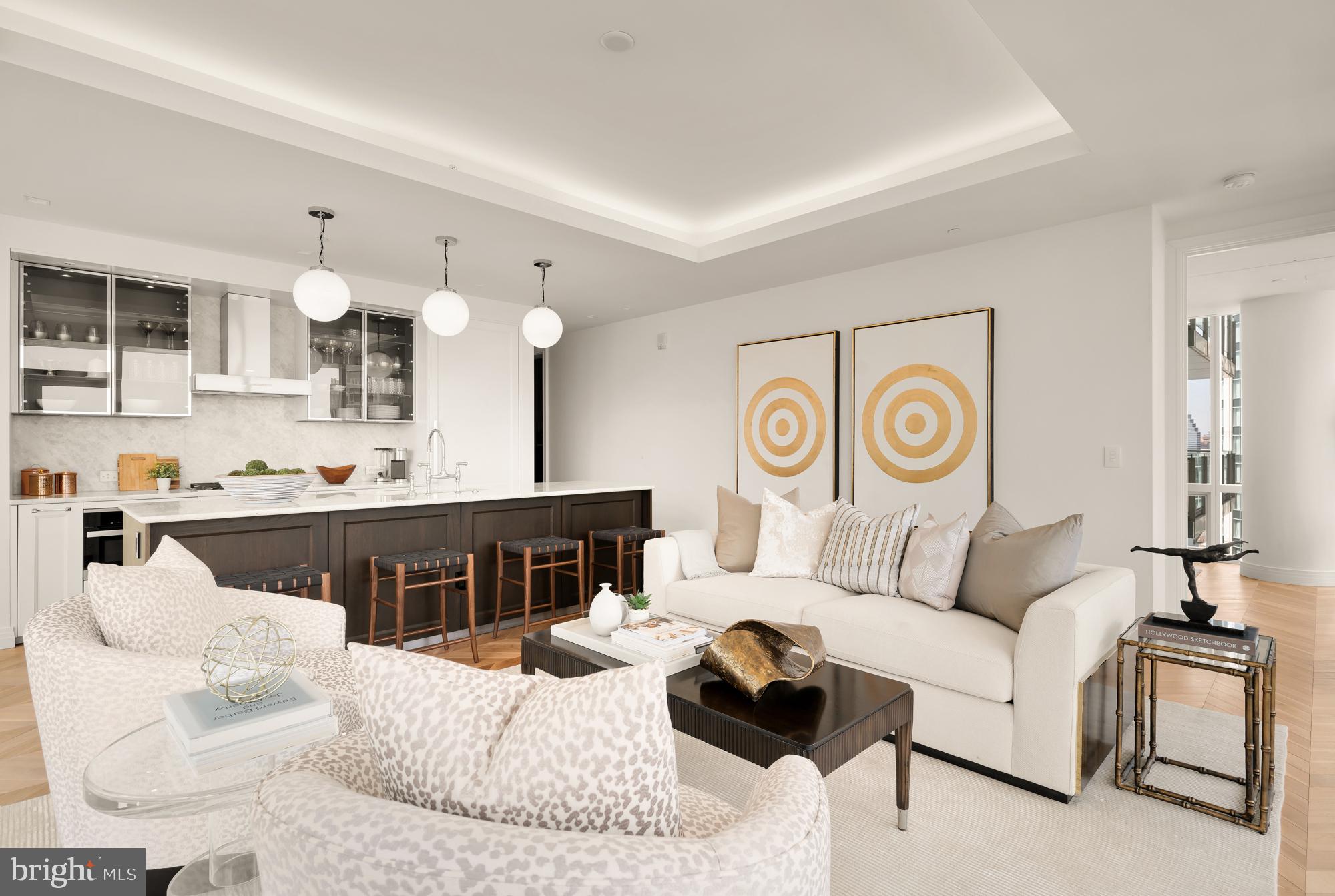 FOUR SEASONS PRIVATE RESIDENCES - Residential