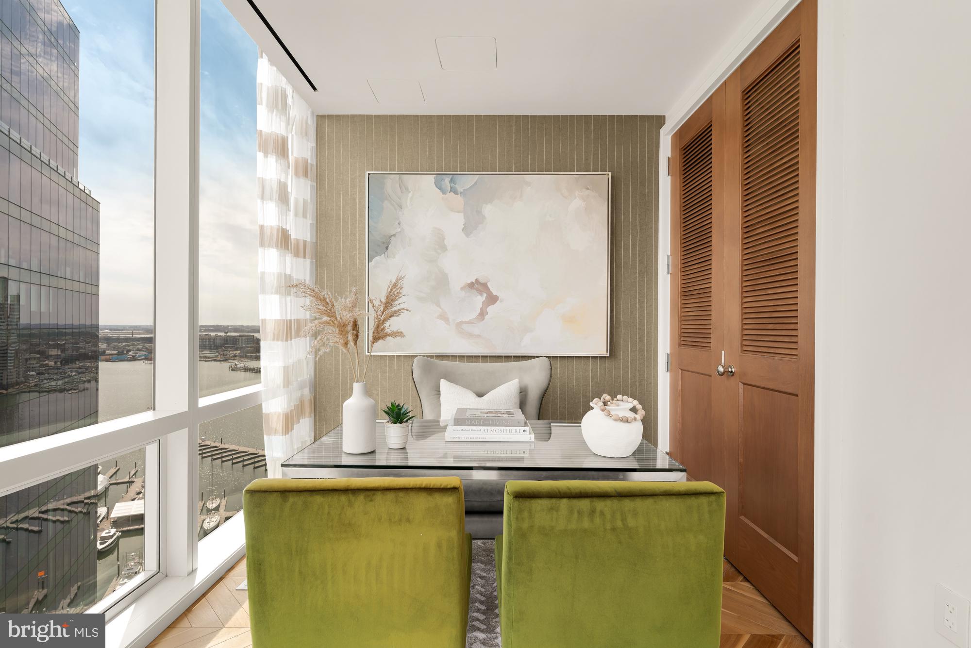 FOUR SEASONS PRIVATE RESIDENCES - Residential