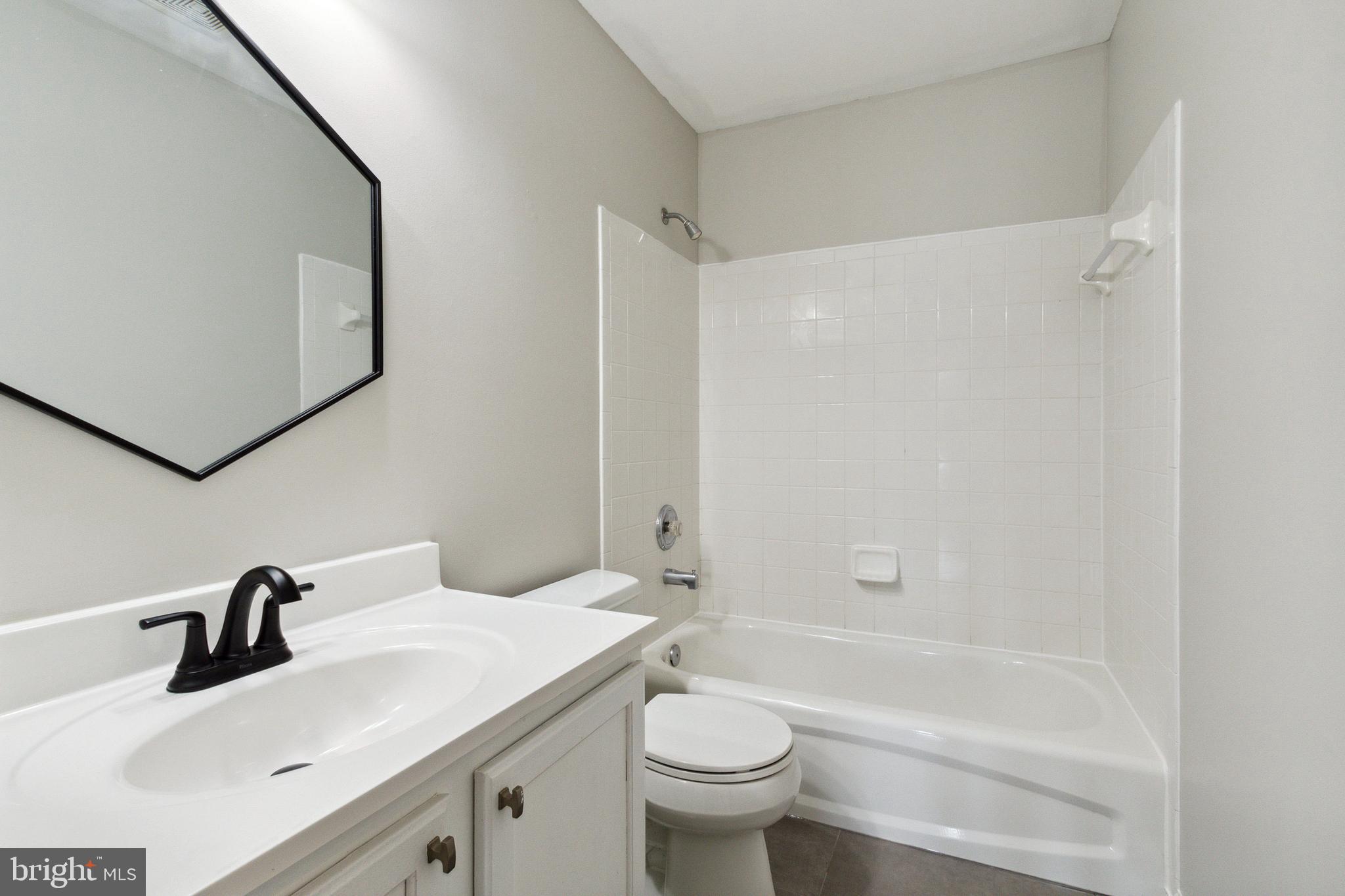 COURTLANDT HEIGHTS - Residential Lease