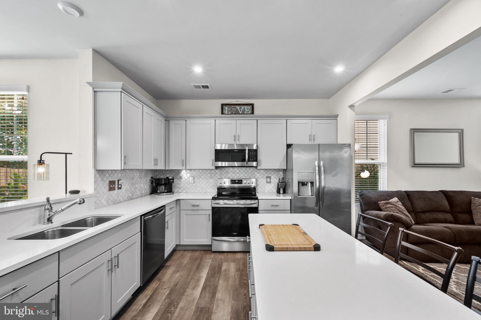 PRESIDENTS POINTE - Residential