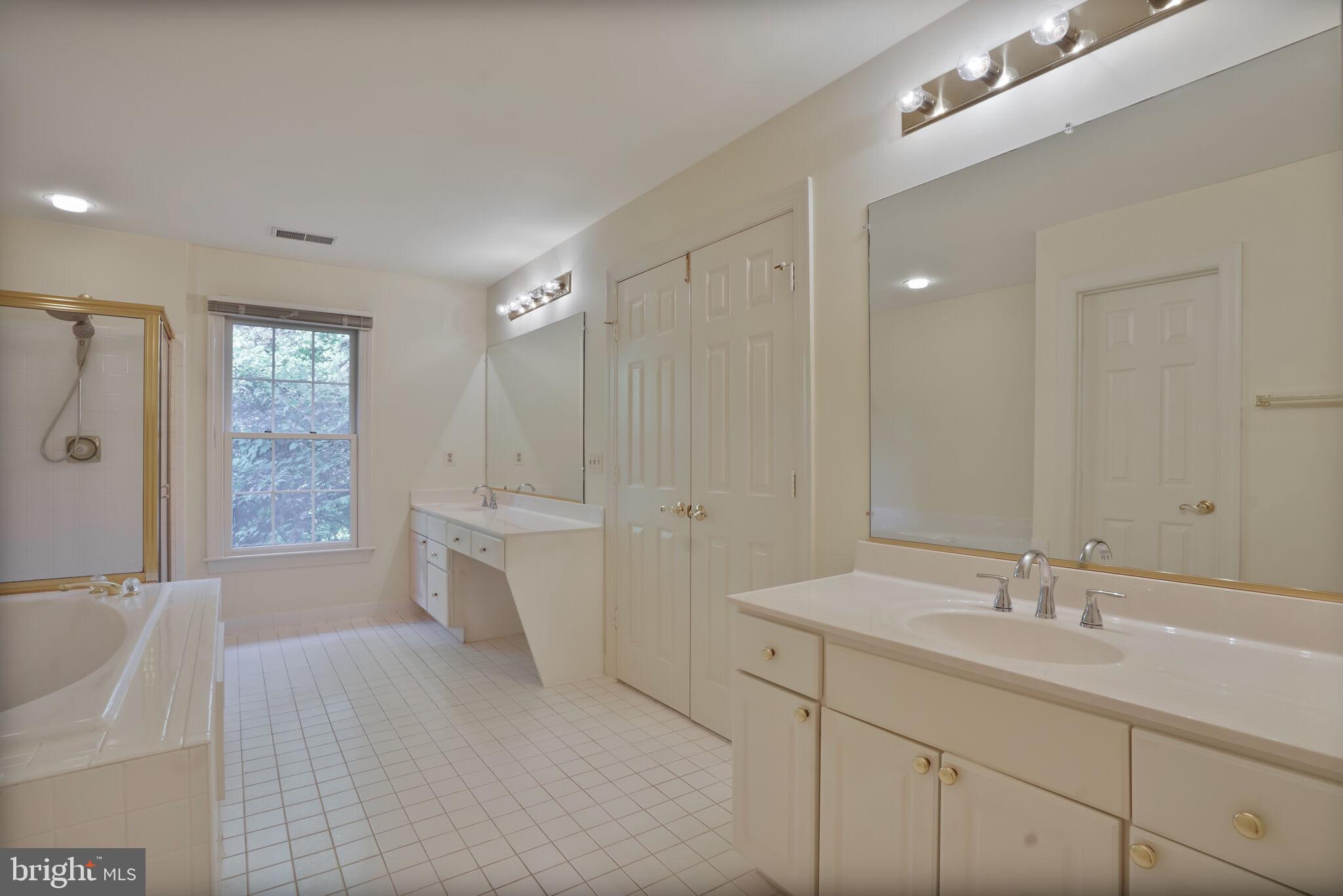 GROSVENOR WOODS - Residential