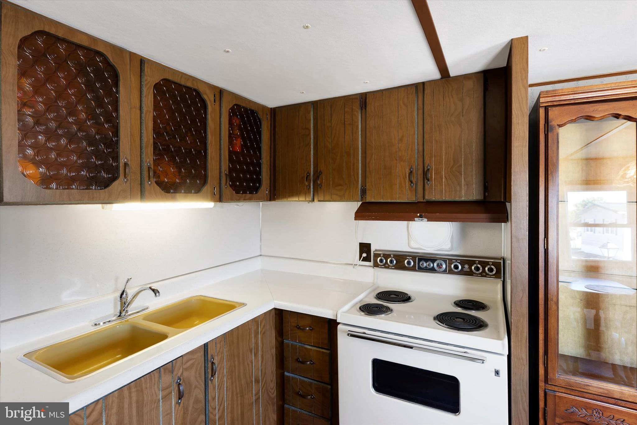 RIDGEWOOD MANOR - Residential