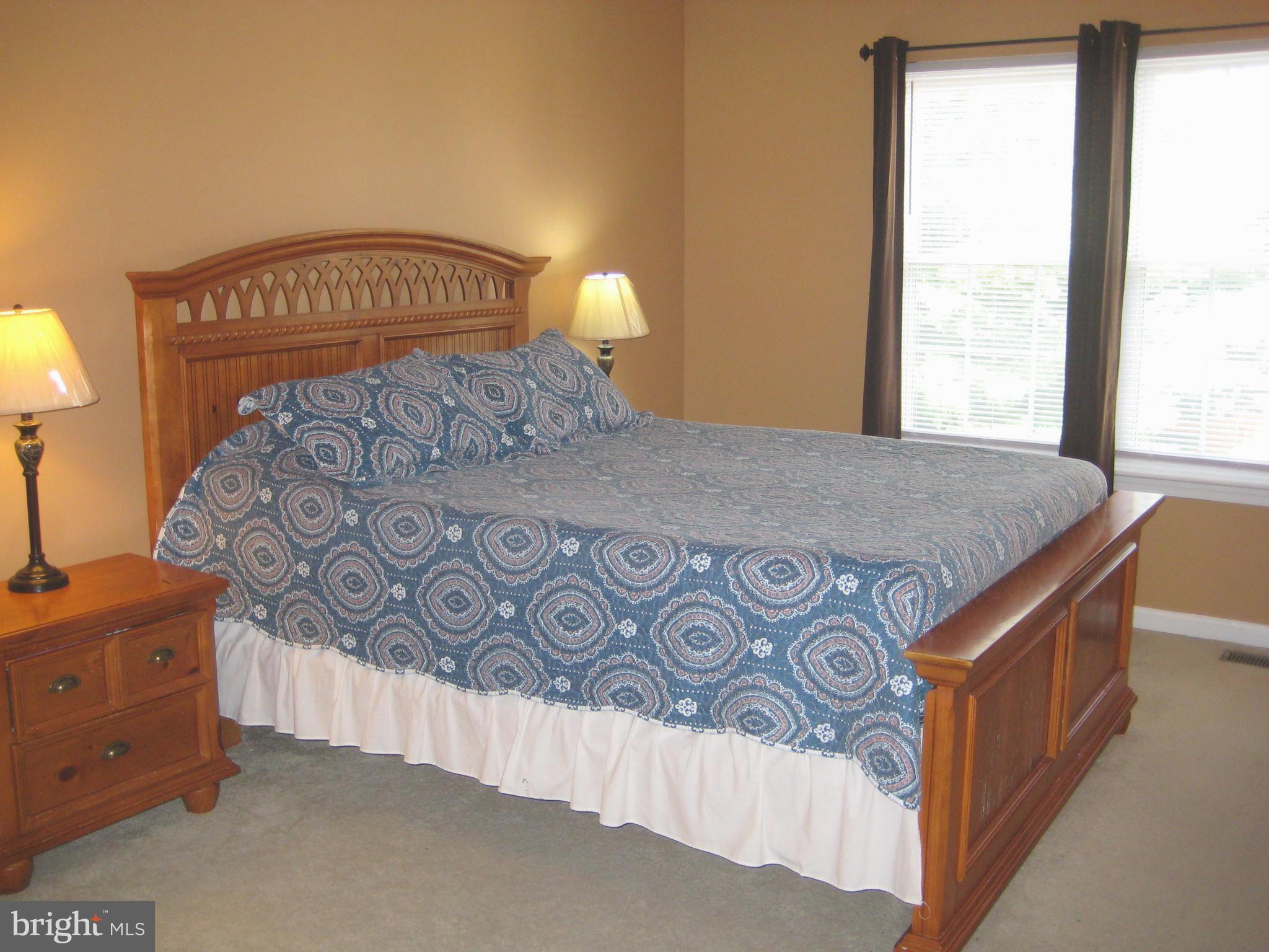 MIRROR RIDGE - Residential