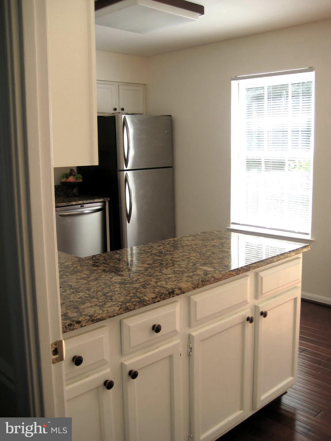 MIRROR RIDGE - Residential