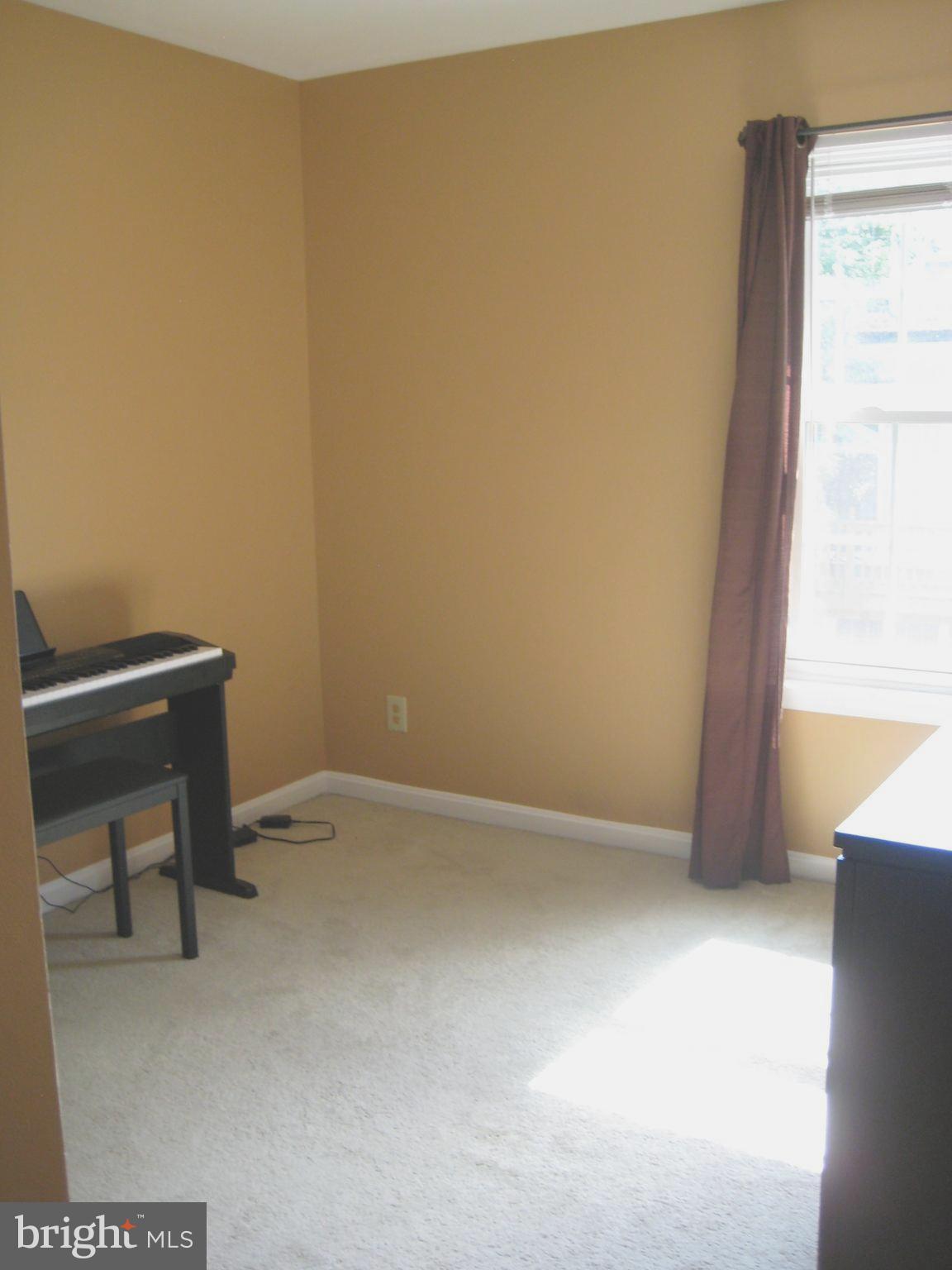 MIRROR RIDGE - Residential