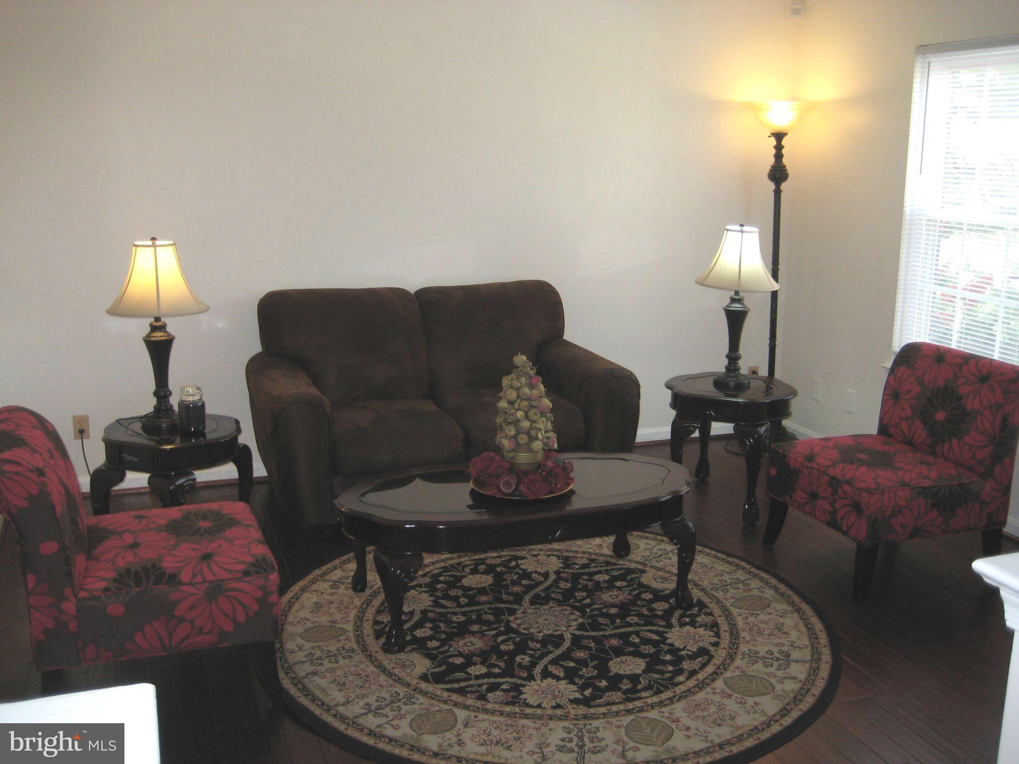 MIRROR RIDGE - Residential