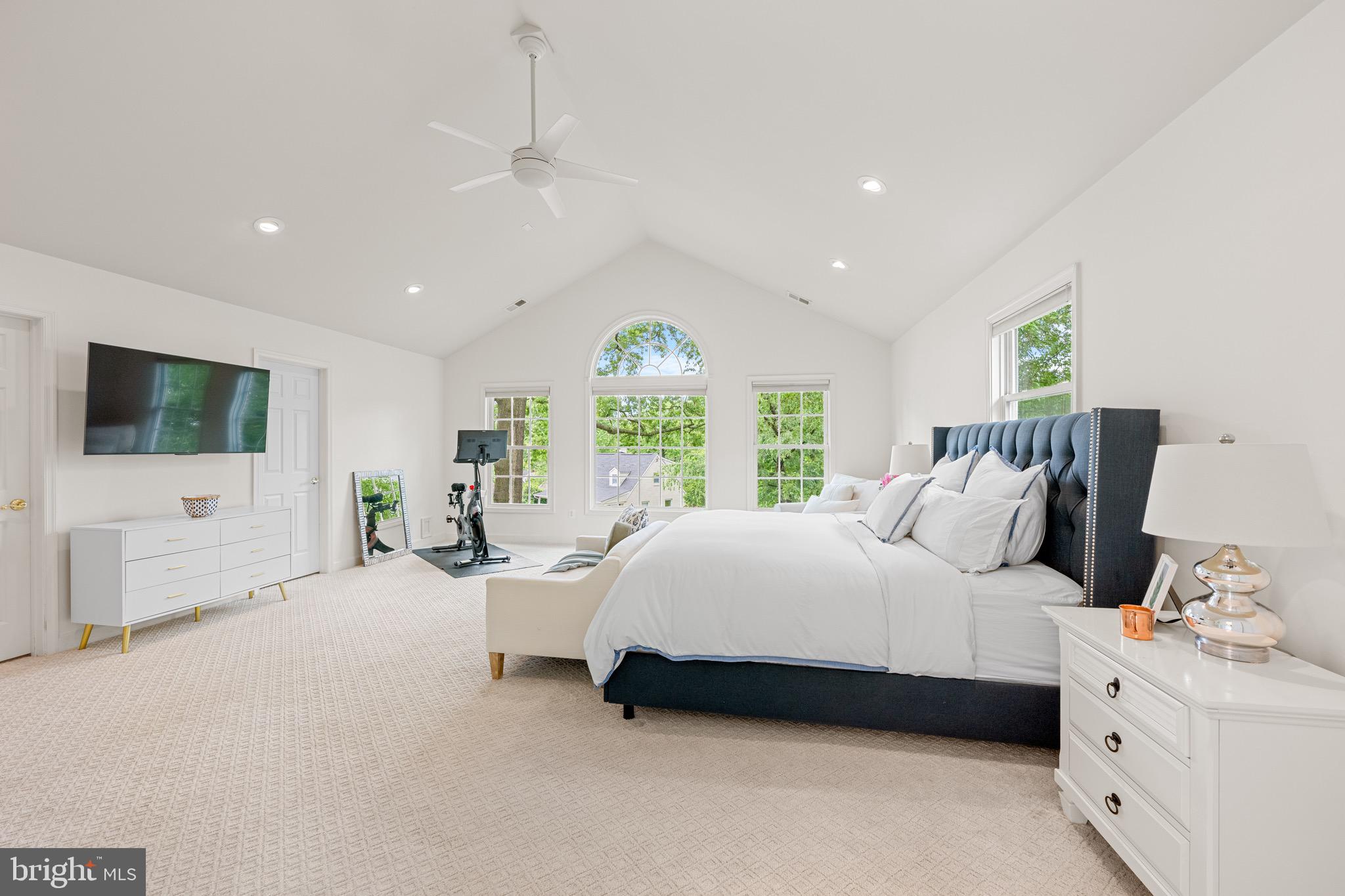 COUNTRY CLUB - Residential