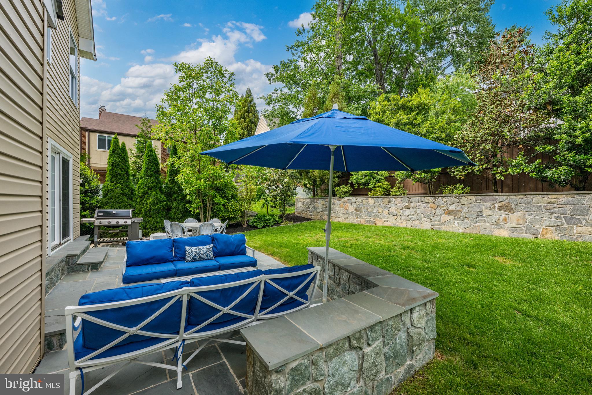 COUNTRY CLUB - Residential