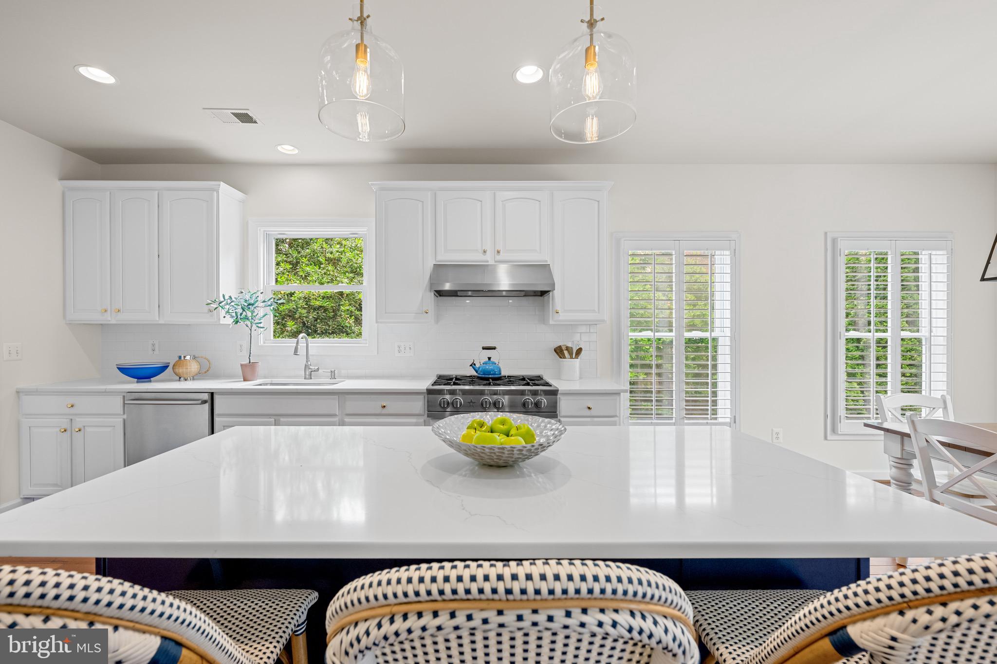 COUNTRY CLUB - Residential