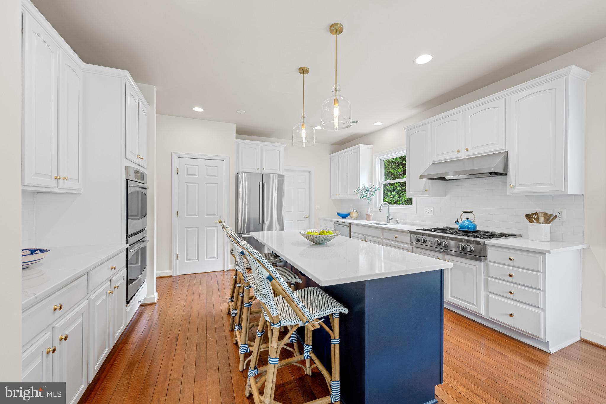 COUNTRY CLUB - Residential