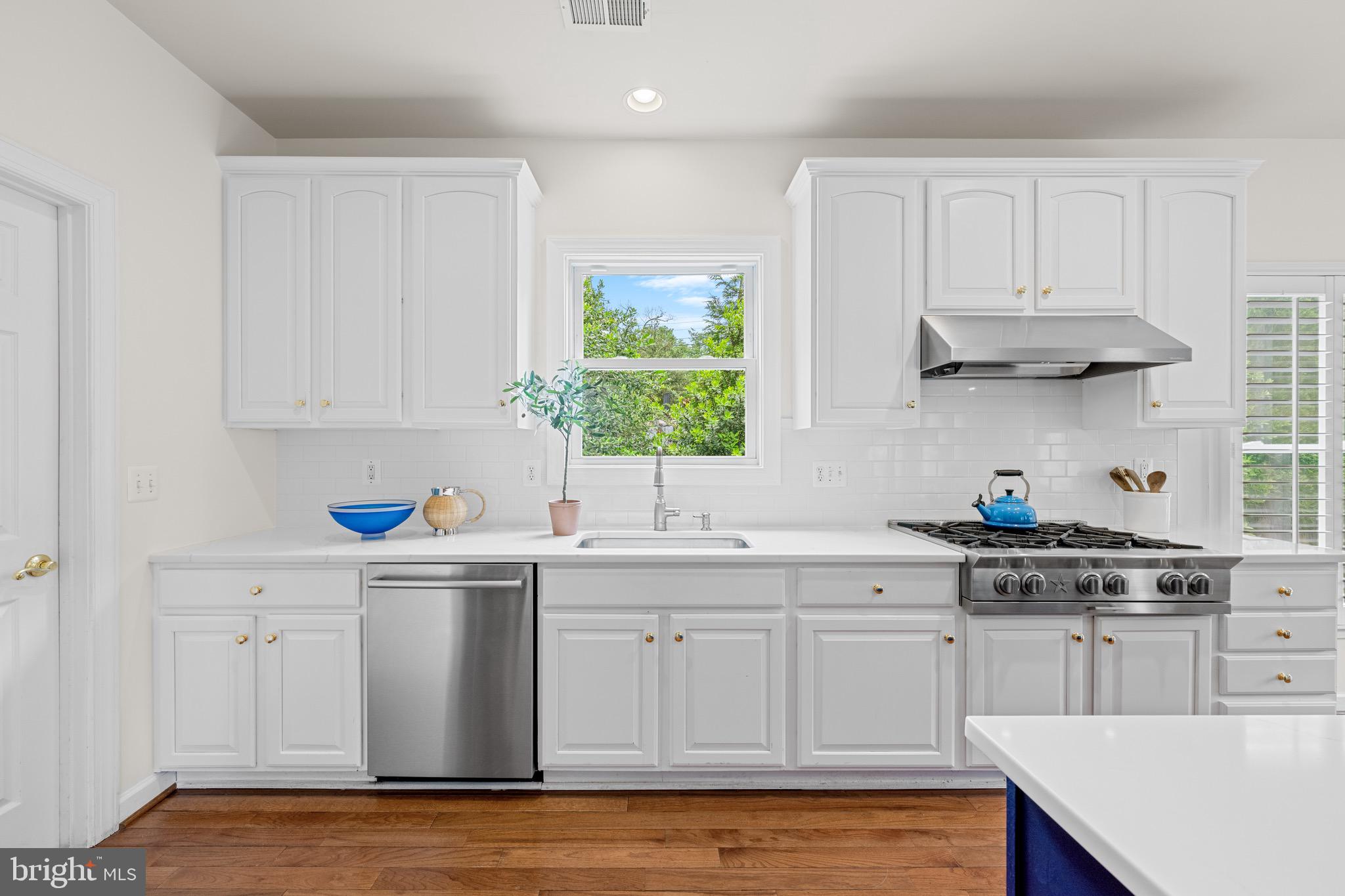 COUNTRY CLUB - Residential