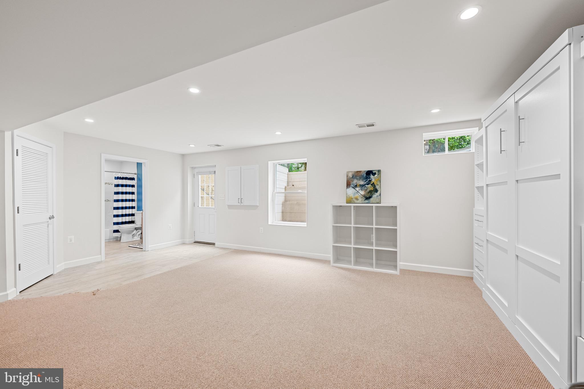 COUNTRY CLUB - Residential