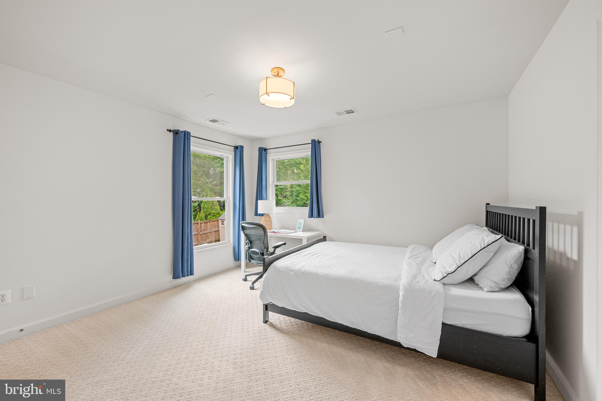 COUNTRY CLUB - Residential